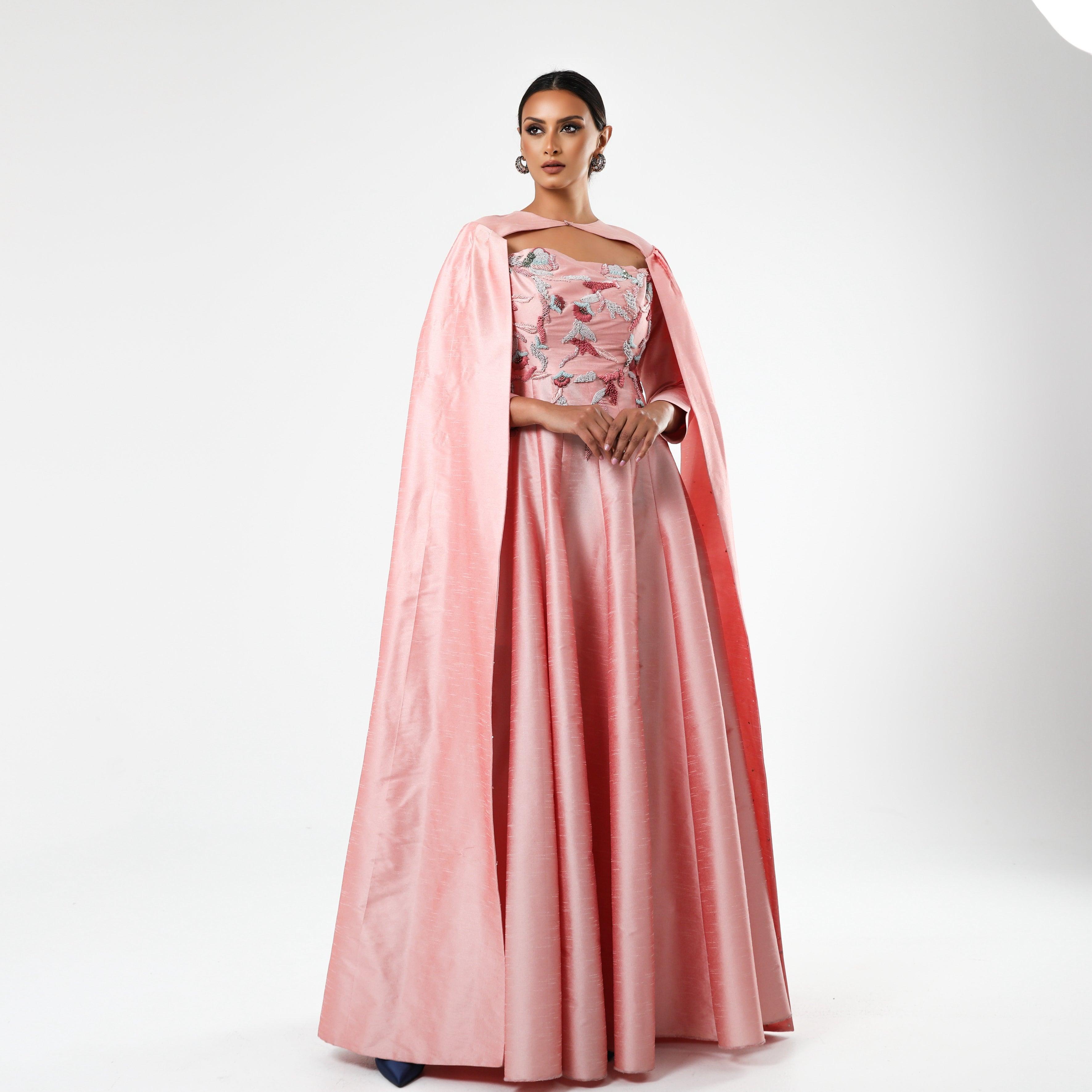 فستان سهرة قصات تربل كلوش بشغل يدوي - tahaniboutique