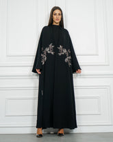 عباية سادة تربل كلوش مع تطريز ماكينة - قماش شبيه بندى خاص بشركة تهاني بوتيك - tahaniboutique