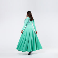 Luxurious and distinctive dress with hand embroidery