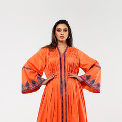 Practical armband embroidered with resin threads