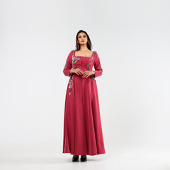 Luxurious and distinctive dress with hand embroidery