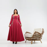 Luxurious and distinctive dress with hand embroidery