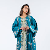 Luxurious and distinctive embroidered arm