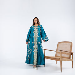 Luxurious and distinctive embroidered arm