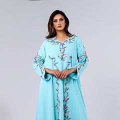 Very elegant and distinctive arm with hand embroidery