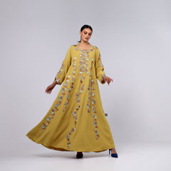 Very elegant and distinctive arm with hand embroidery