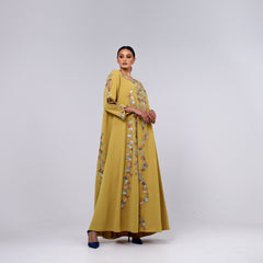 Very elegant and distinctive arm with hand embroidery