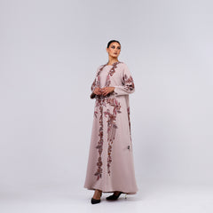 A distinctive armour with luxurious hand embroidery