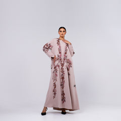 A distinctive armour with luxurious hand embroidery