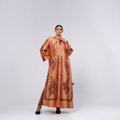 Very elegant and distinctive arm with hand embroidery