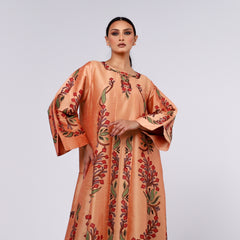 Very elegant and distinctive arm with hand embroidery