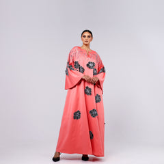 Very elegant armband, distinguished by its luxurious hand embroidery.