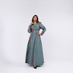 Elegant dress with luxurious hand embroidery