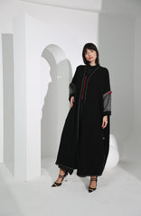 عباية عملية من كريب ياباني مع تفاصيل أنيقة - tahaniboutique