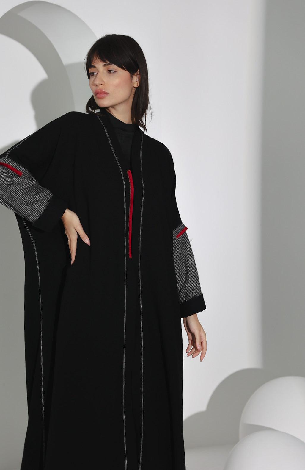 عباية عملية من كريب ياباني مع تفاصيل أنيقة - tahaniboutique