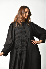 عباية سوداء بكسرات طولية من تهاني بوتيك - tahaniboutique