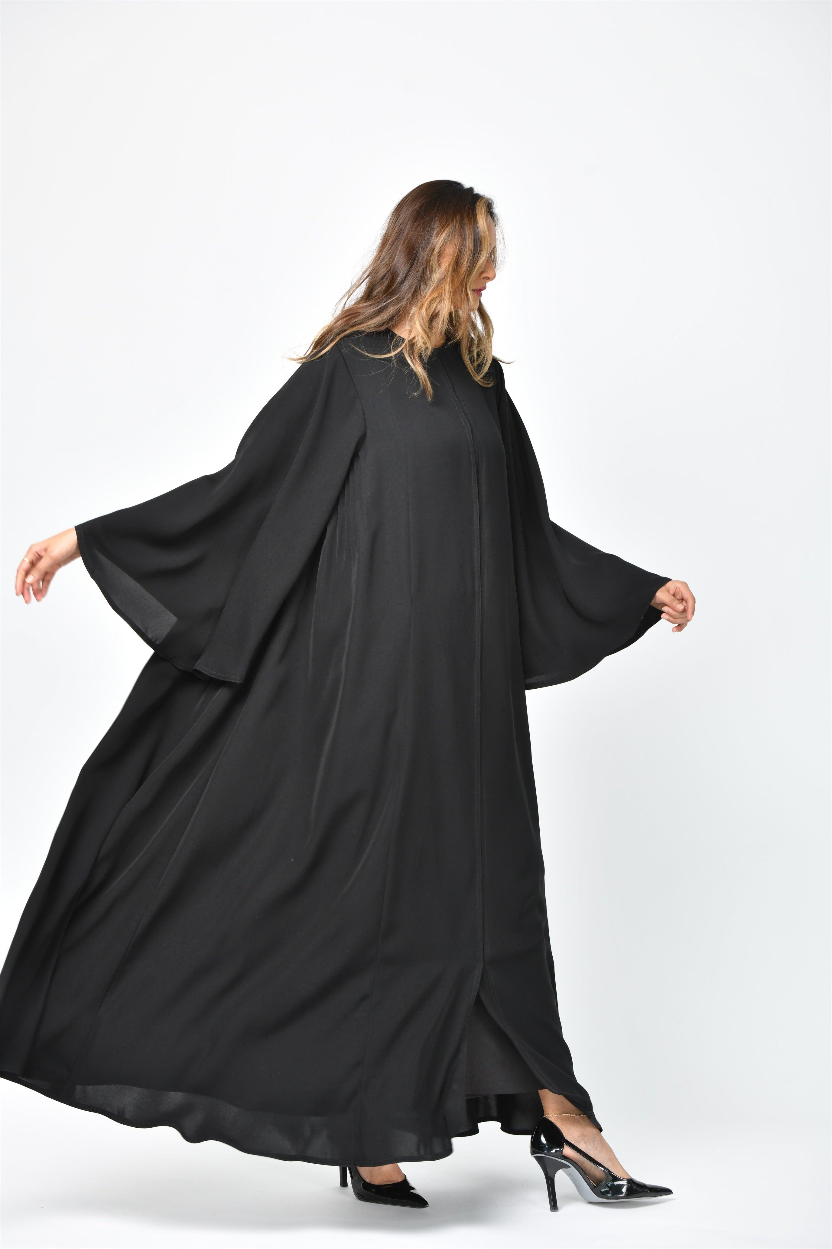 عباية دبل كلوش سادة بقصات طولية من تهاني بوتيك - tahaniboutique