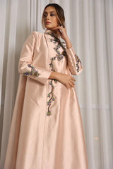 دراعة مناسبات مشغولة يدويا ومزينة بالنمنم من الأمام والخلف وعلى الأكمام - tahaniboutique