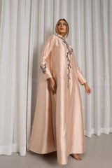 دراعة مناسبات مشغولة يدويا ومزينة بالنمنم من الأمام والخلف وعلى الأكمام - tahaniboutique