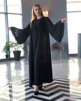 عباية مع ملفع بأكمام وردية - tahaniboutique