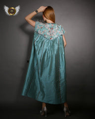 فستان فخم من شانتون - تصميم يدوي مع قصات مميزة - tahaniboutique