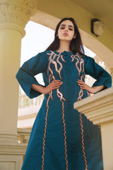 دراعة فخمة مشغولة يدوياً بالكامل من الأمام والخلف بقبة دائرية | قماش شانتون لجميع الفصول - tahaniboutique