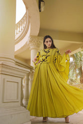 فستان سهرة فخم جدا مناسب للعرائس والمناسبات مشغول يدويا - tahaniboutique