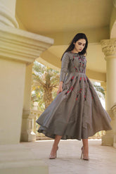 فستان سهرة شانتون فخم - تصميم يدوي مع قصات وبريم - tahaniboutique