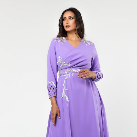 فستان سهرة كلو قصات بطريقة كلاسيكية بشغل يدوي - tahaniboutique