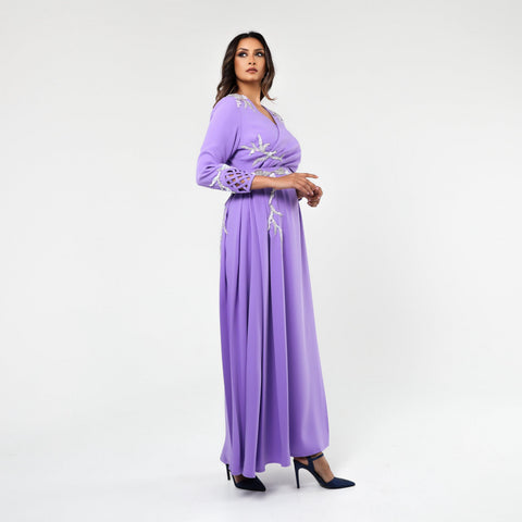 فستان سهرة كلو قصات بطريقة كلاسيكية بشغل يدوي - tahaniboutique