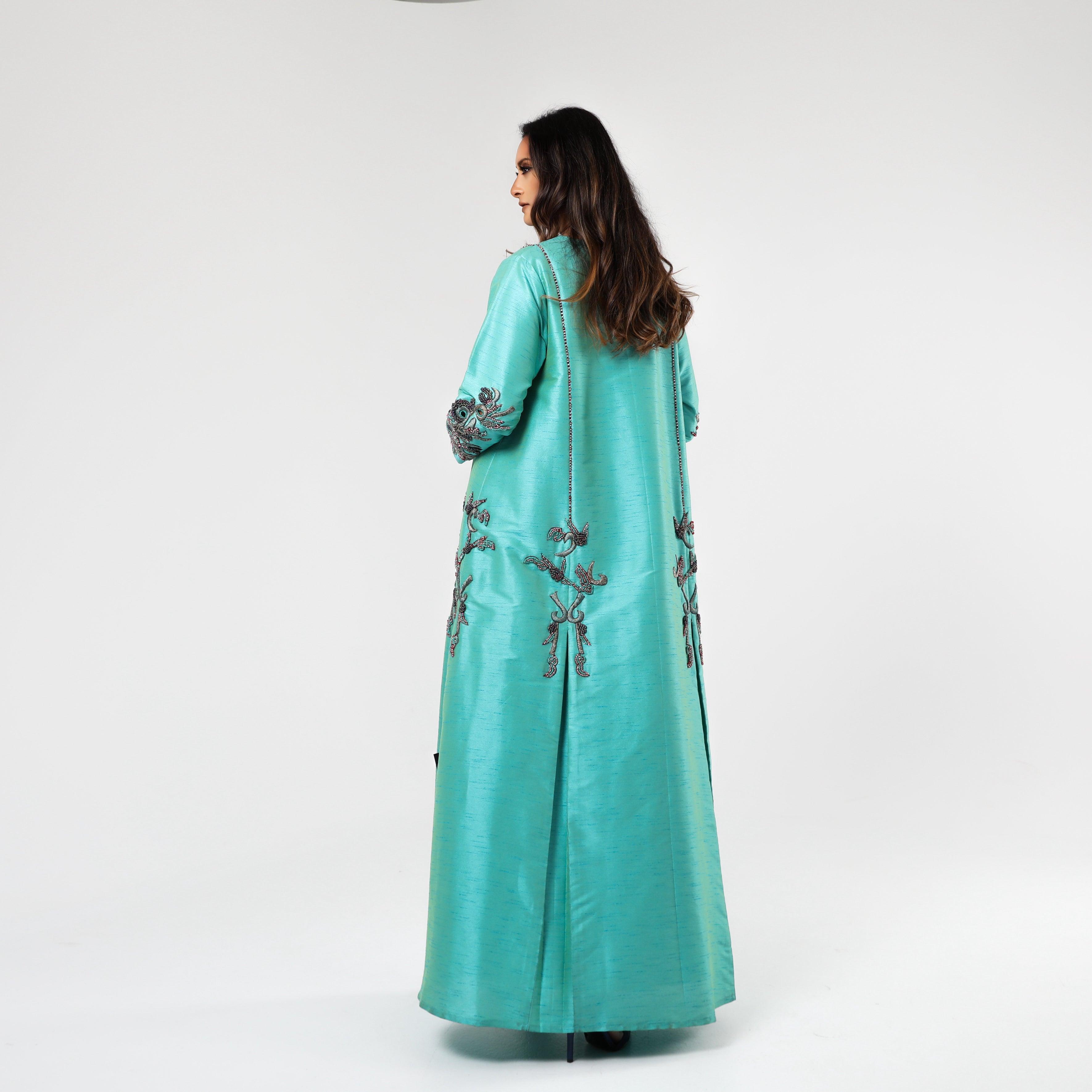 دراعه مشغولة يدوياً مع كسرات مخفيه بطريقه كلاسيكيه - tahaniboutique