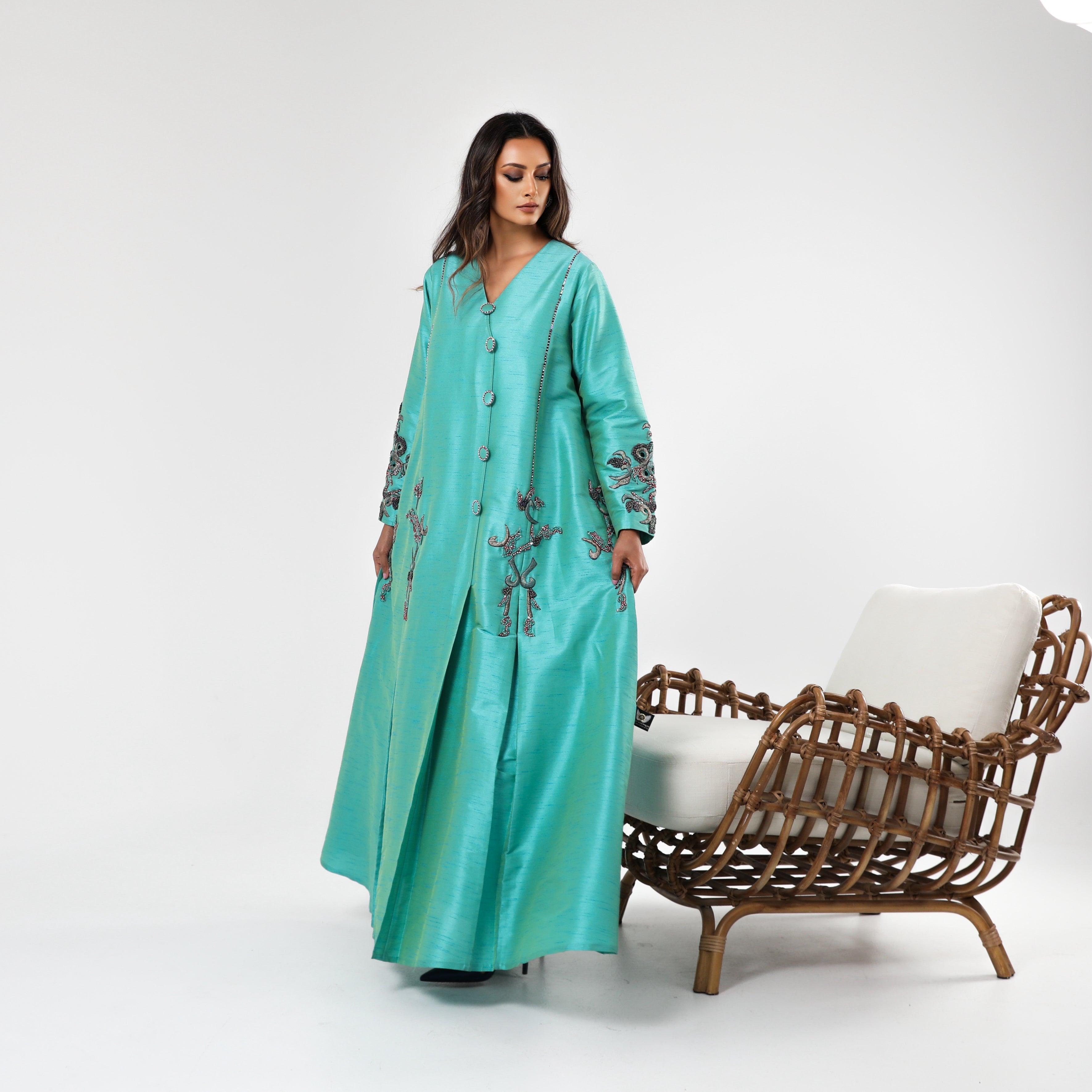 دراعه مشغولة يدوياً مع كسرات مخفيه بطريقه كلاسيكيه - tahaniboutique