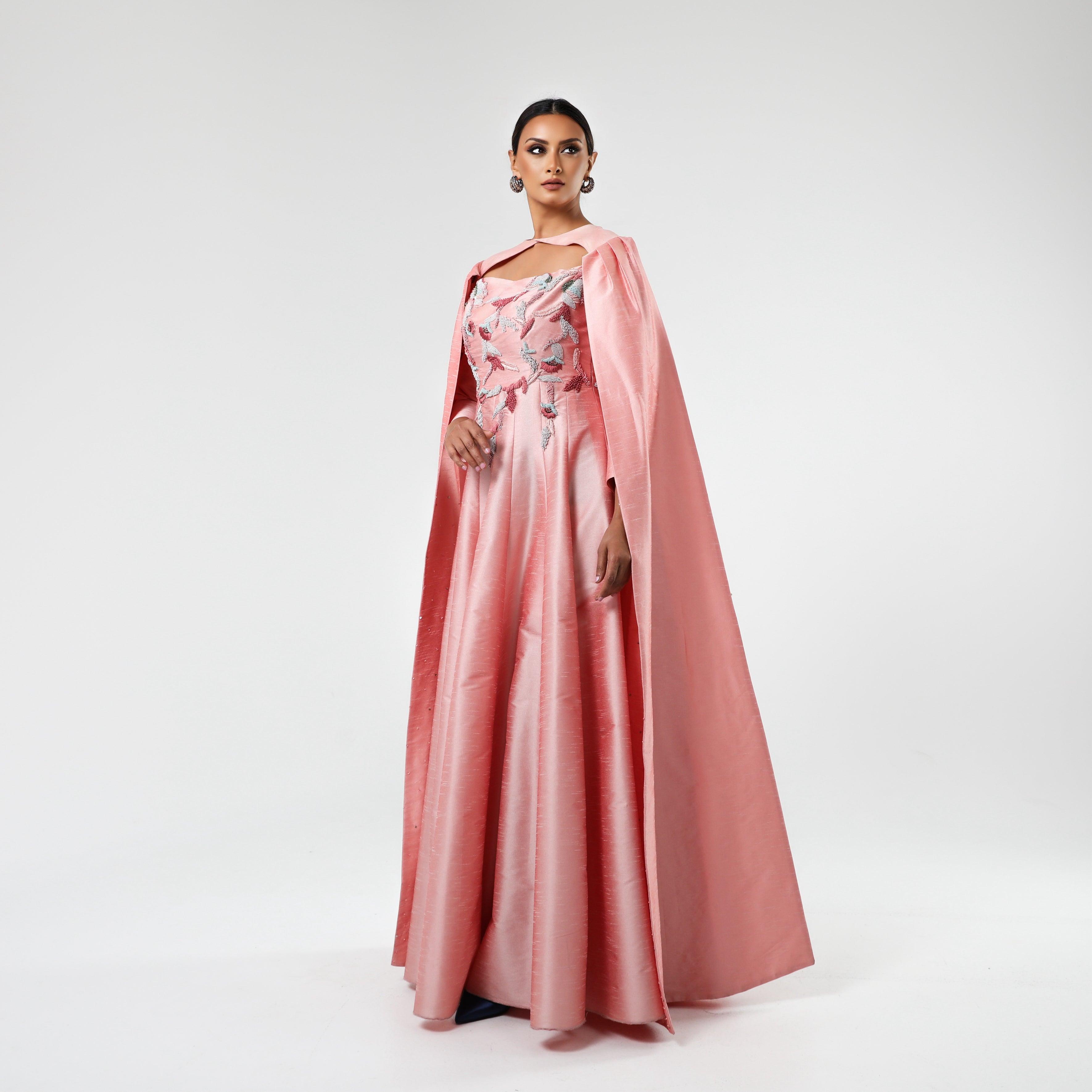 فستان سهرة قصات تربل كلوش بشغل يدوي - tahaniboutique