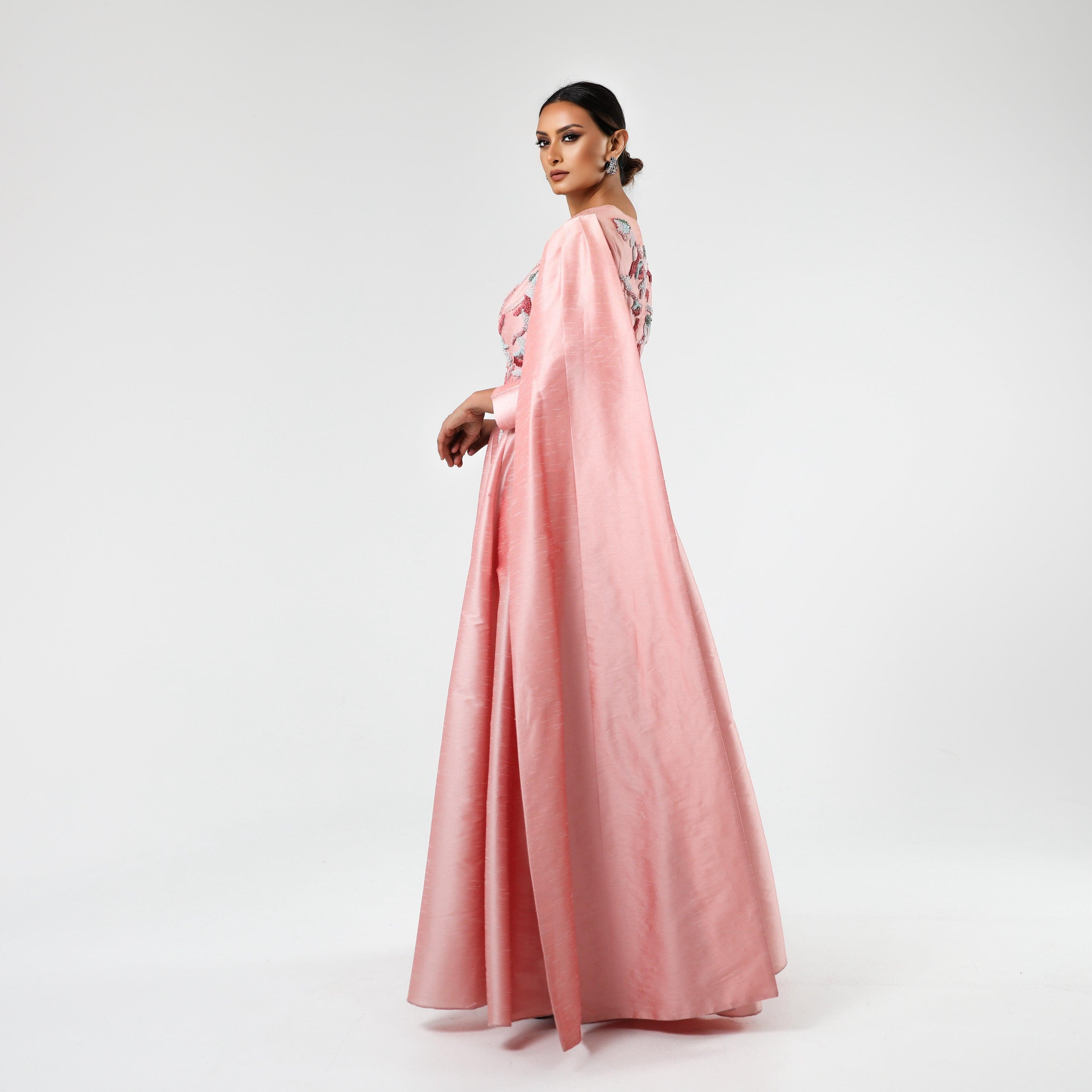 فستان سهرة قصات تربل كلوش بشغل يدوي - tahaniboutique
