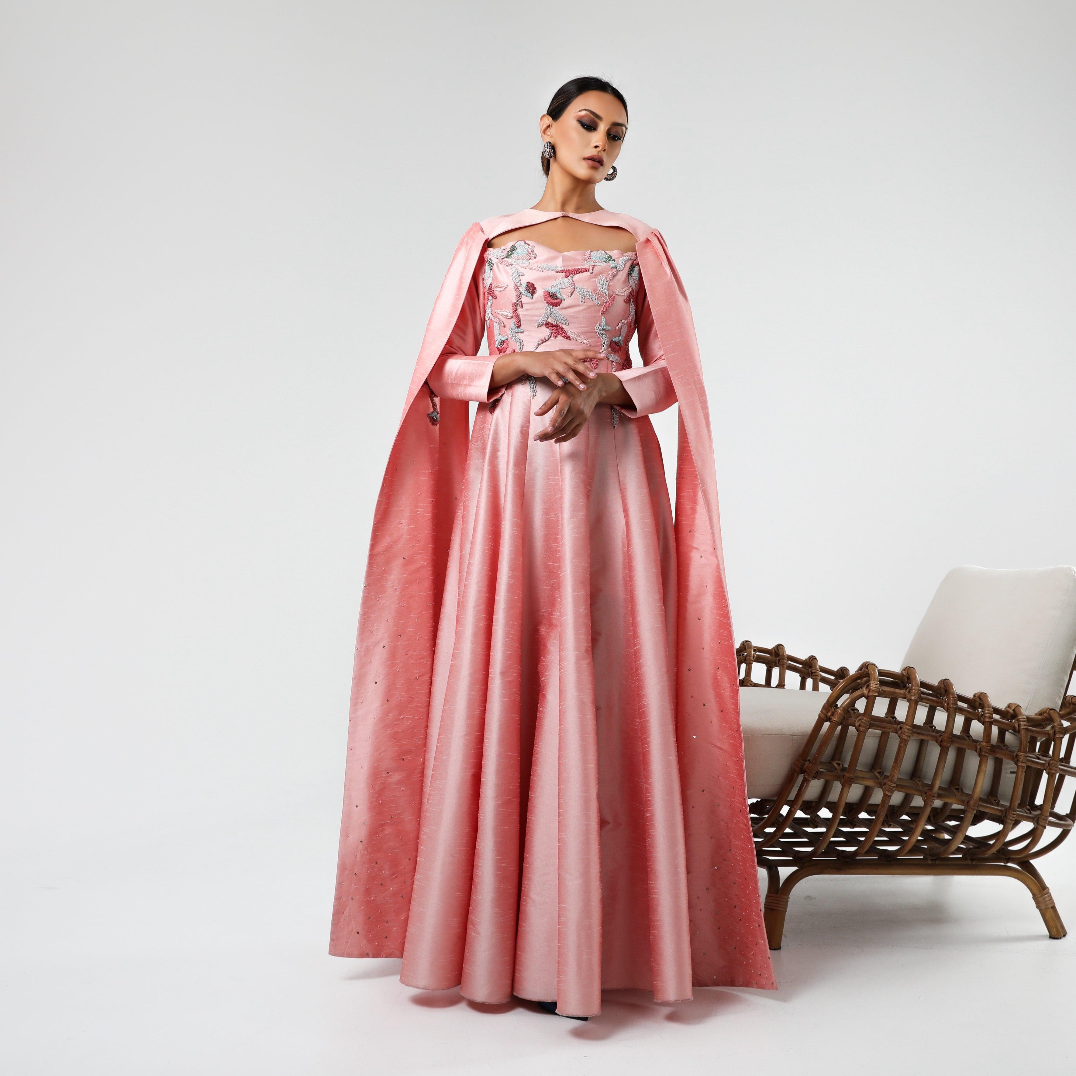 فستان سهرة قصات تربل كلوش بشغل يدوي - tahaniboutique