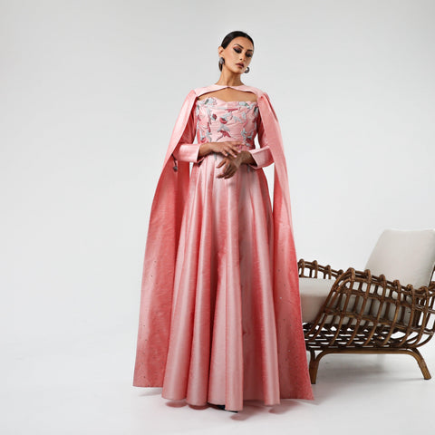 فستان سهرة قصات تربل كلوش بشغل يدوي - tahaniboutique
