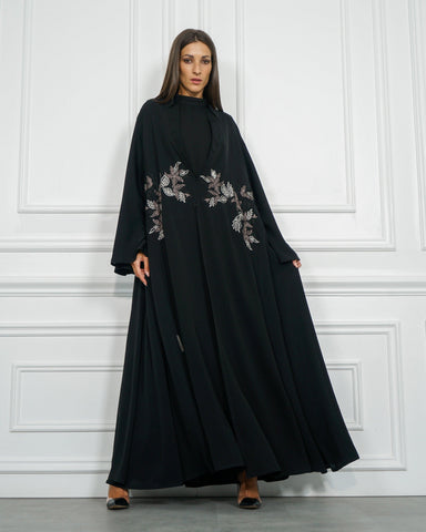 عباية سادة تربل كلوش مع تطريز ماكينة - قماش شبيه بندى خاص بشركة تهاني بوتيك - tahaniboutique