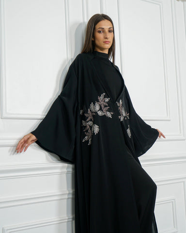 عباية سادة تربل كلوش مع تطريز ماكينة - قماش شبيه بندى خاص بشركة تهاني بوتيك - tahaniboutique