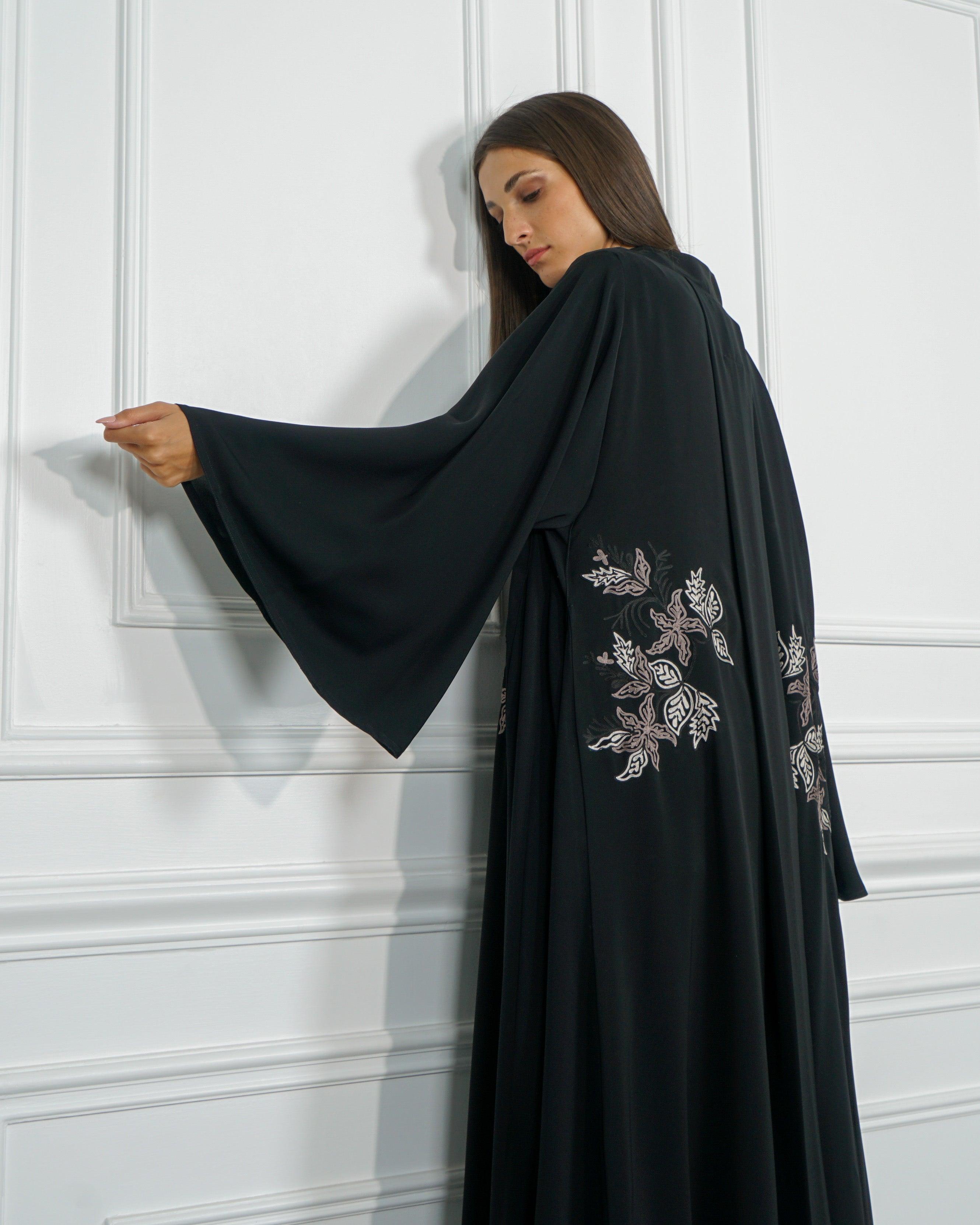 عباية سادة تربل كلوش مع تطريز ماكينة - قماش شبيه بندى خاص بشركة تهاني بوتيك - tahaniboutique