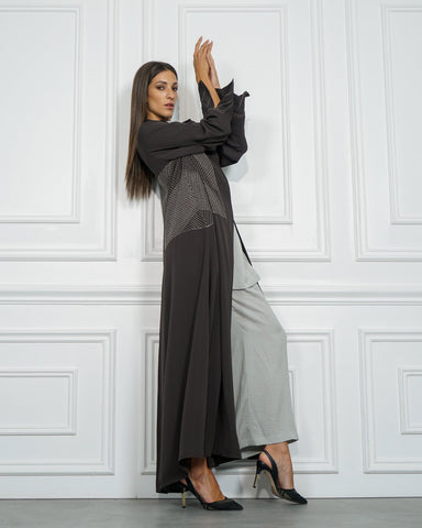 عباية ملونة عملية بتصميم دبل كلوش - قماش كريب إنترنت خاص بشركة تهاني بوتيك - tahaniboutique