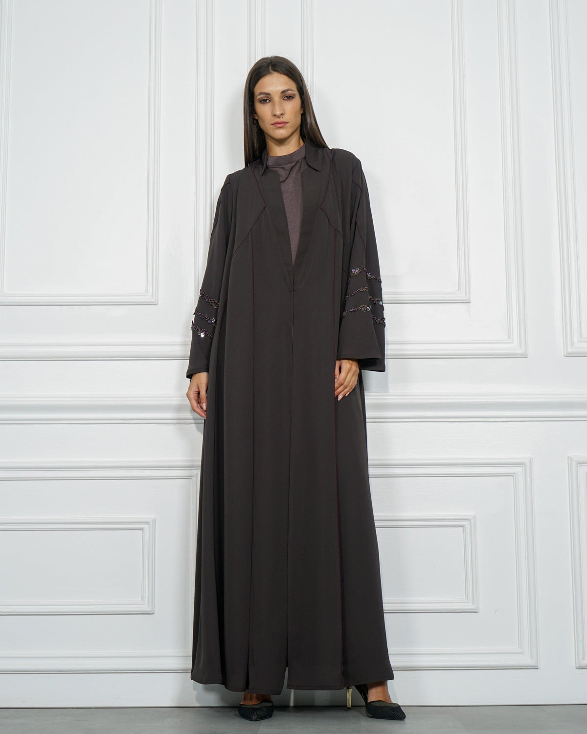 عباية ملونة بريم بنفسجي وتصميم دبل كلوش - قماش كريب خاص لشركة تهاني بوتيك - tahaniboutique