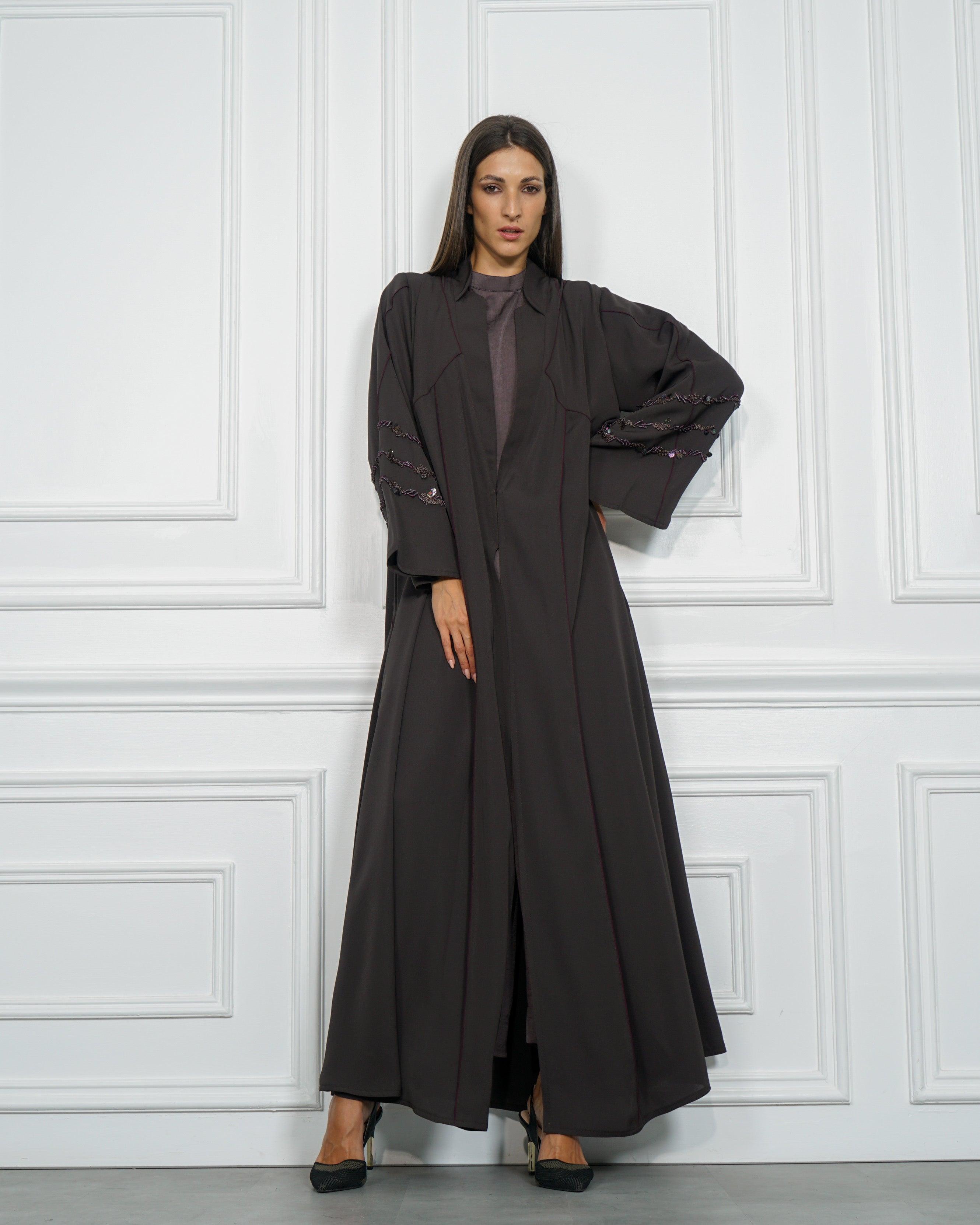 عباية ملونة بريم بنفسجي وتصميم دبل كلوش - قماش كريب خاص لشركة تهاني بوتيك - tahaniboutique