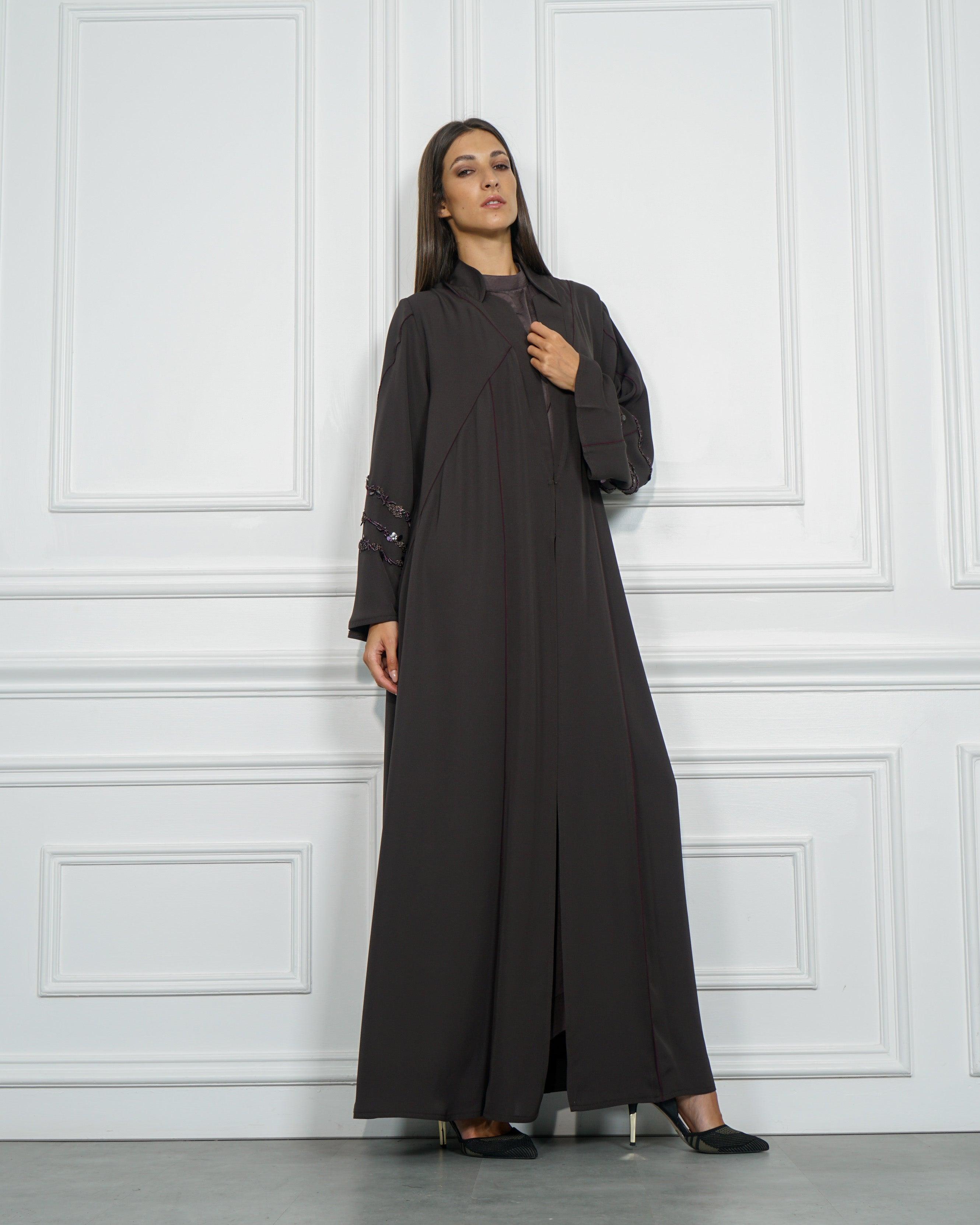 عباية ملونة بريم بنفسجي وتصميم دبل كلوش - قماش كريب خاص لشركة تهاني بوتيك - tahaniboutique
