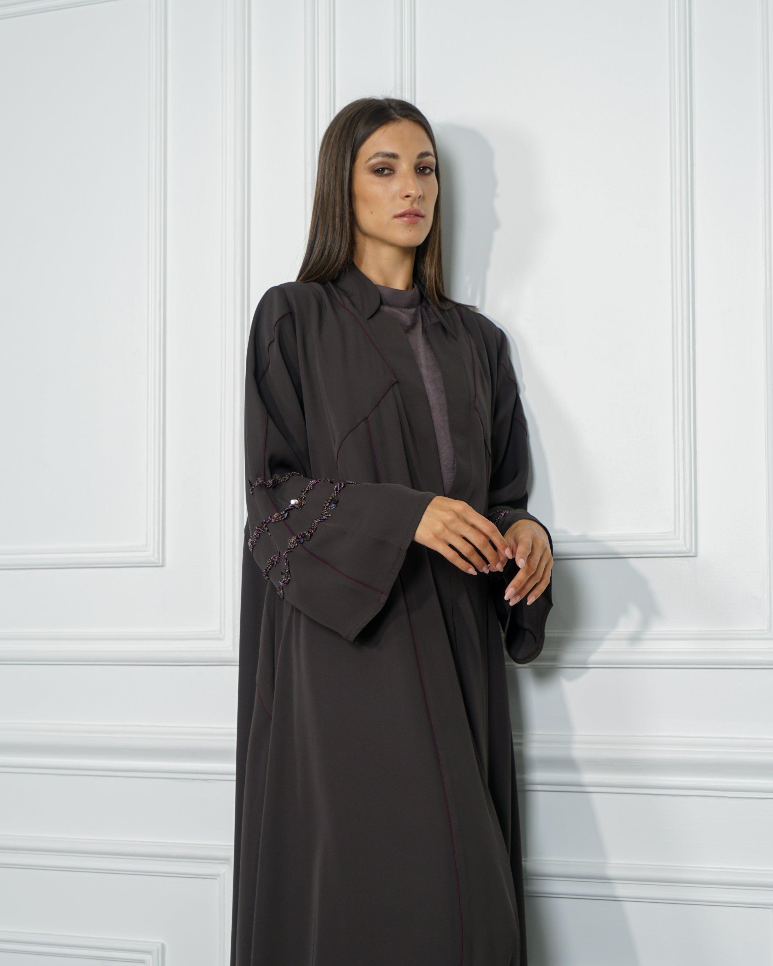 عباية ملونة بريم بنفسجي وتصميم دبل كلوش - قماش كريب خاص لشركة تهاني بوتيك - tahaniboutique