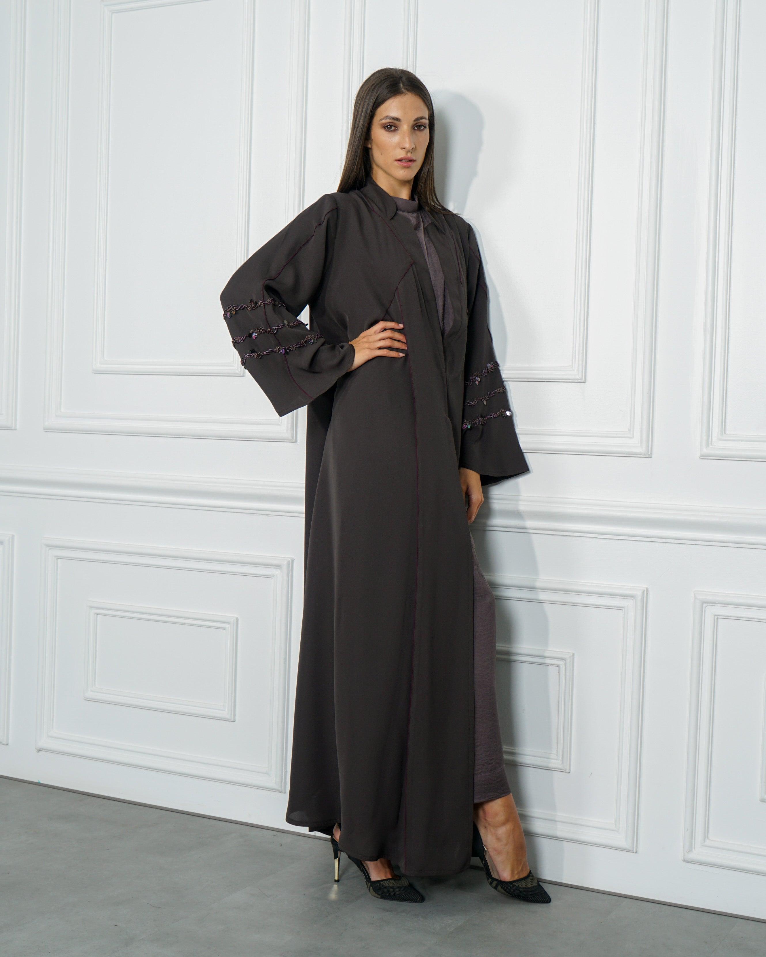 عباية ملونة بريم بنفسجي وتصميم دبل كلوش - قماش كريب خاص لشركة تهاني بوتيك - tahaniboutique