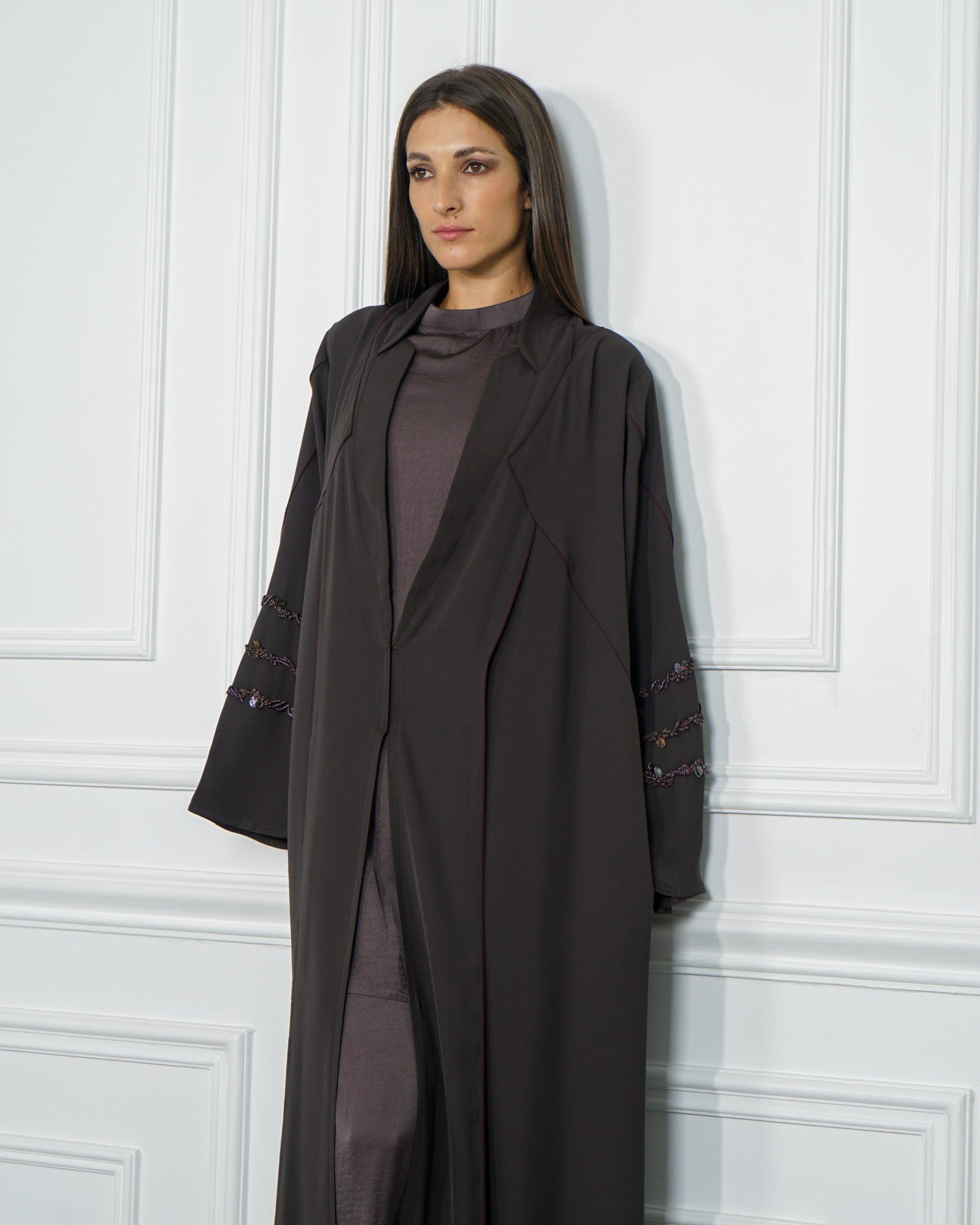 عباية ملونة بريم بنفسجي وتصميم دبل كلوش - قماش كريب خاص لشركة تهاني بوتيك - tahaniboutique