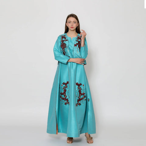 A luxurious two-piece daraa - dress and bra - woven with a knotting system Shanton for all seasons