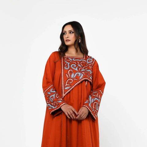 Luxurious robe with hand embroidery in prisma 