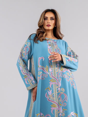 دراعة فاخرة من الكريب الإيطالي الراقي، مطرزة يدويًا بحرفية بأجود أنواع  الريسم الياباني
