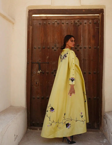 A luxurious scarf made of Shanton fabric - handmade, with a short front and long back design